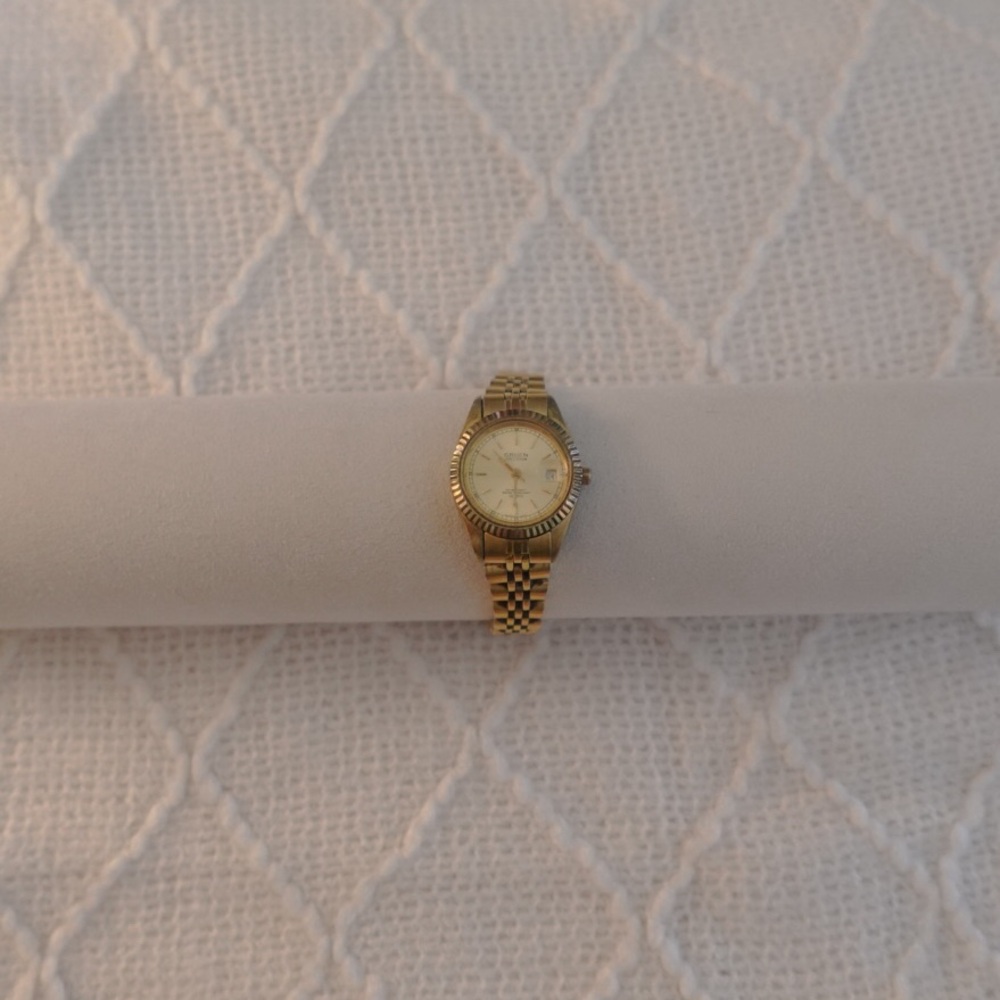 Vintage Water Resistant‎ Gold Quartz Link Watch